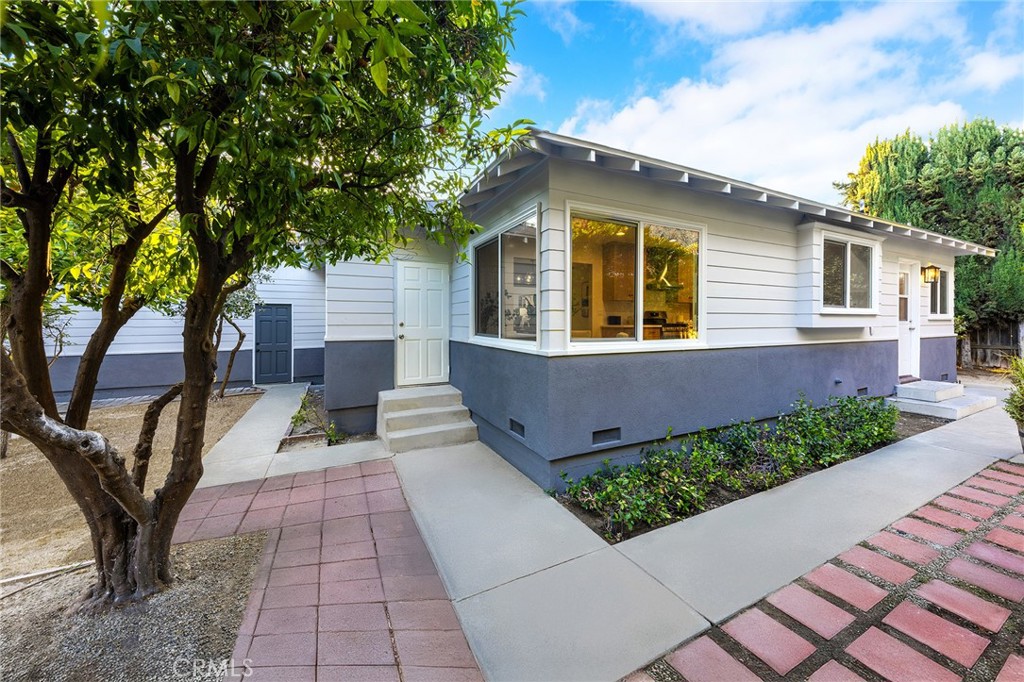 6430 N vista