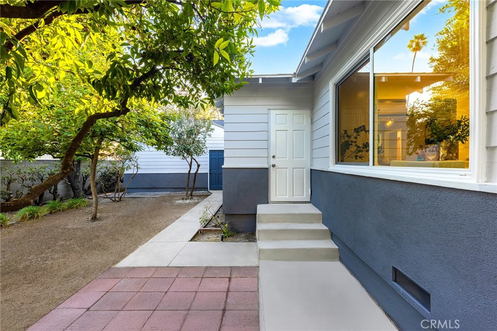 6430 N vista