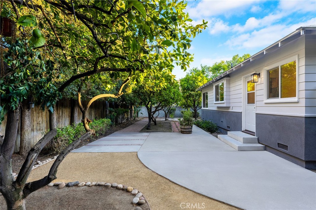 6430 N vista