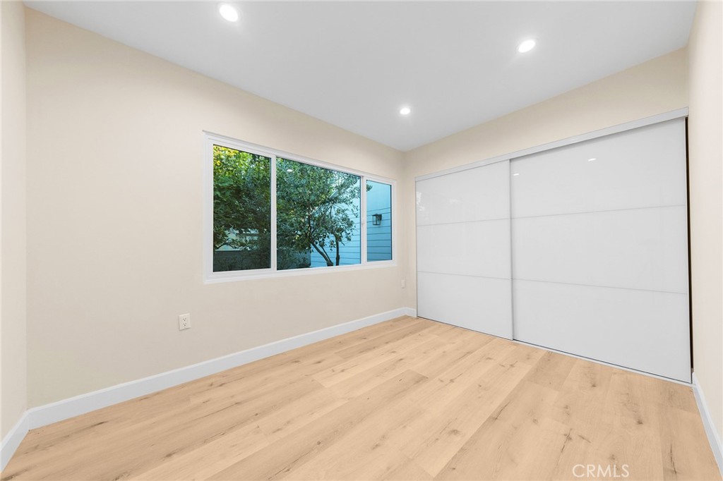 6430 N vista