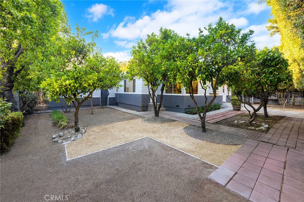 6430 N vista