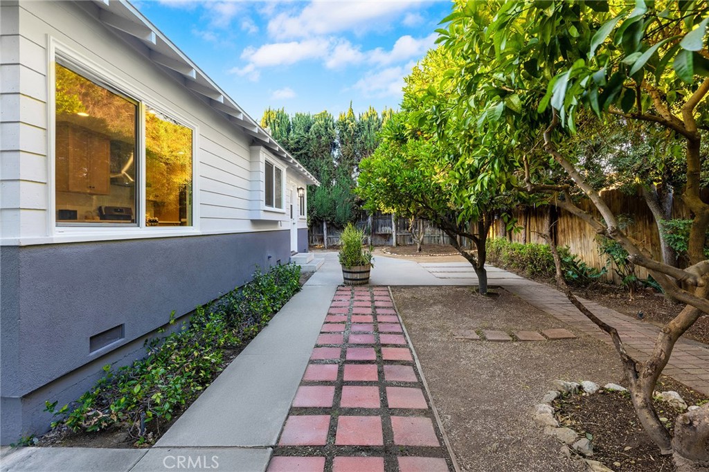 6430 N vista