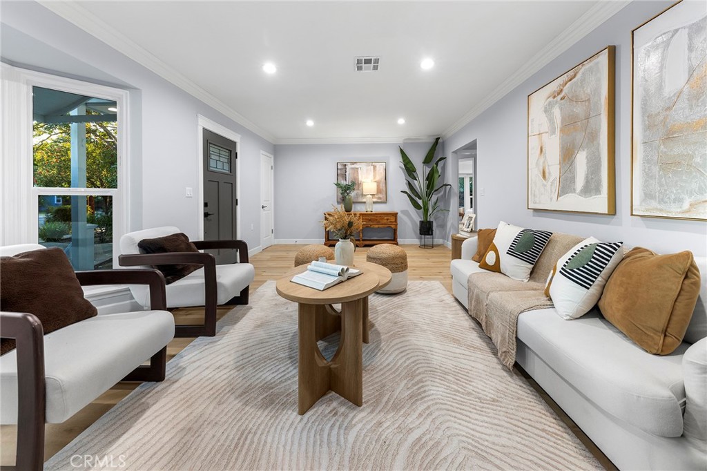 6430 N vista