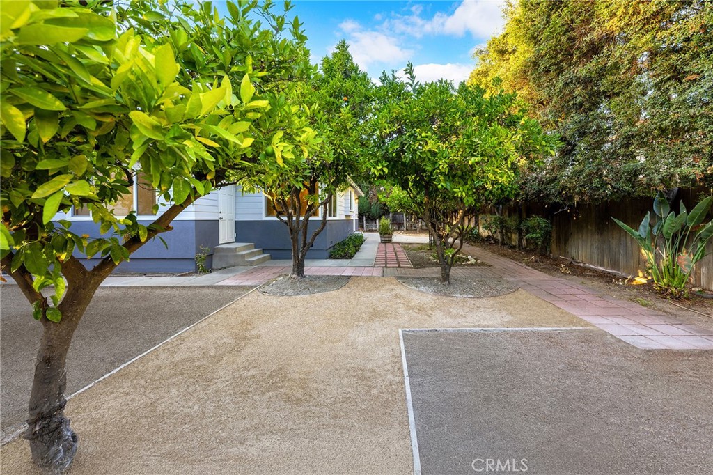 6430 N vista