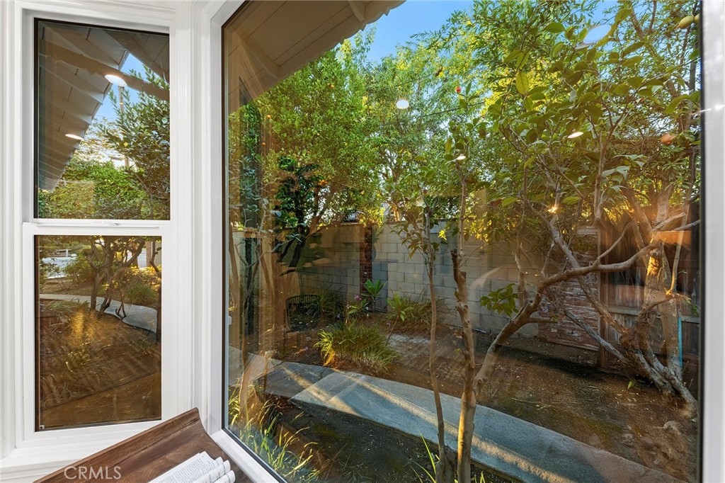 6430 N vista