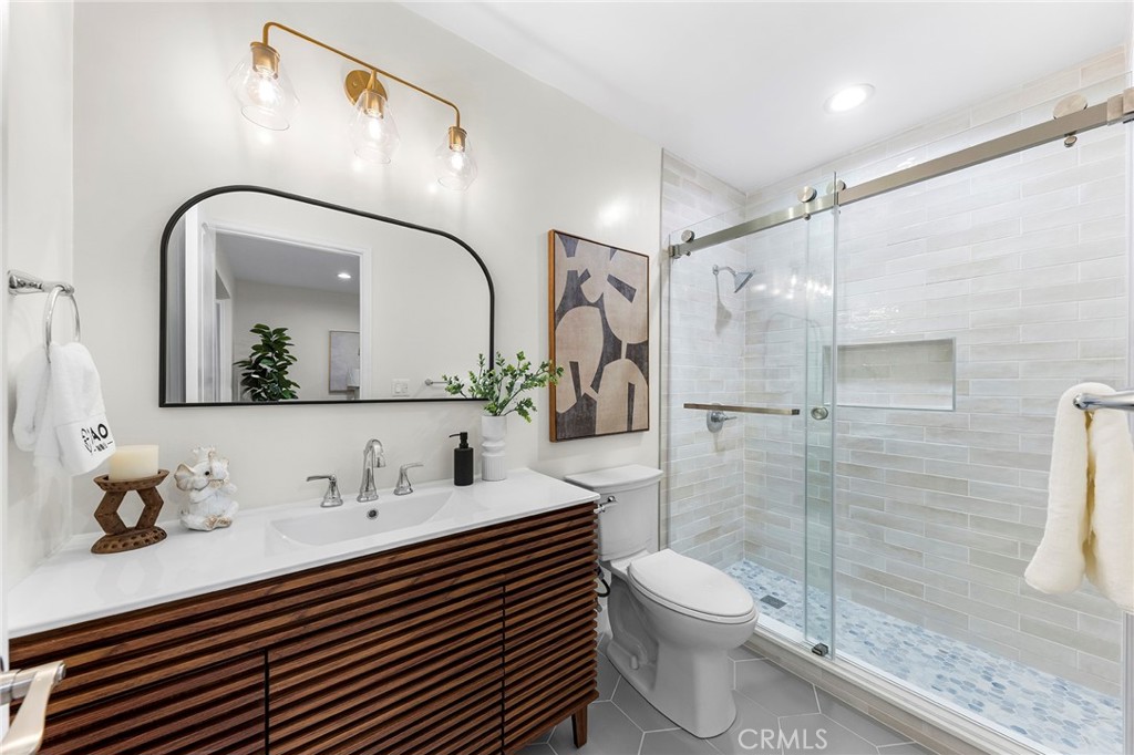 6430 N vista
