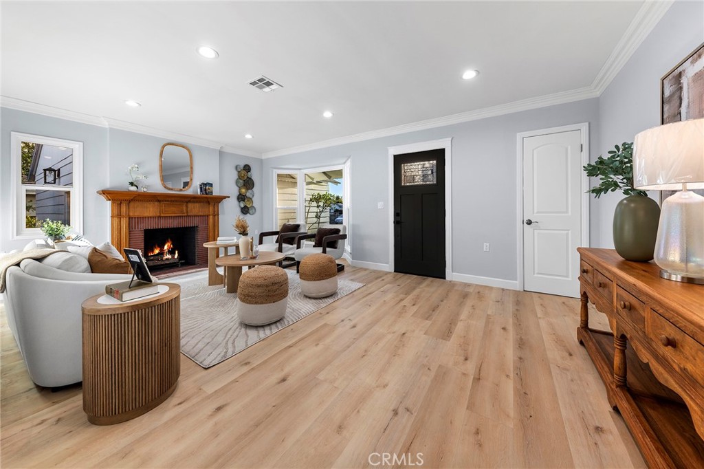 6430 N vista