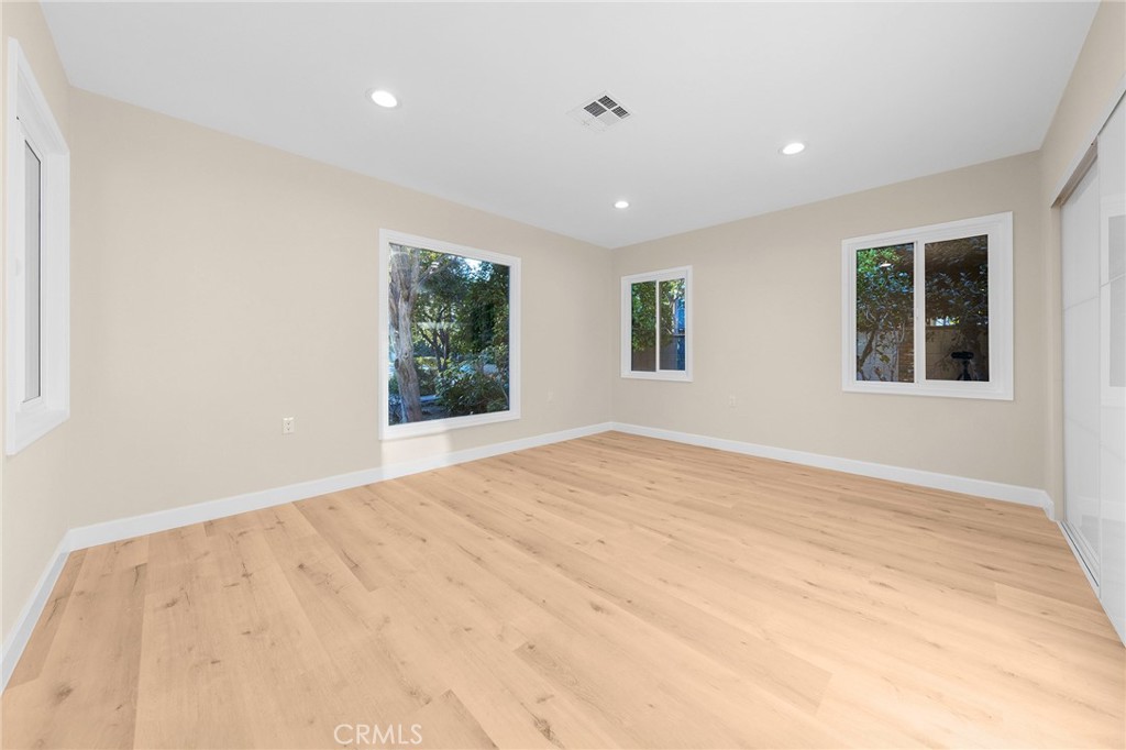 6430 N vista