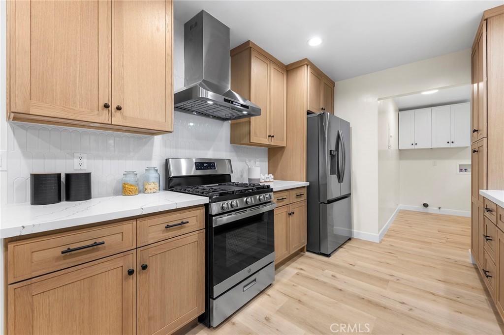 6430 N vista
