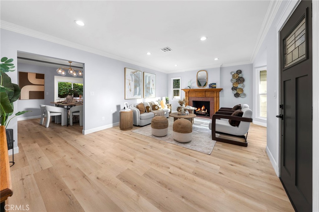6430 N vista