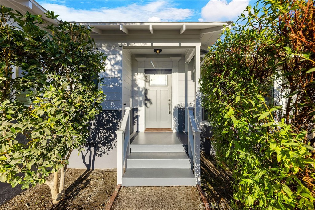 6430 N vista