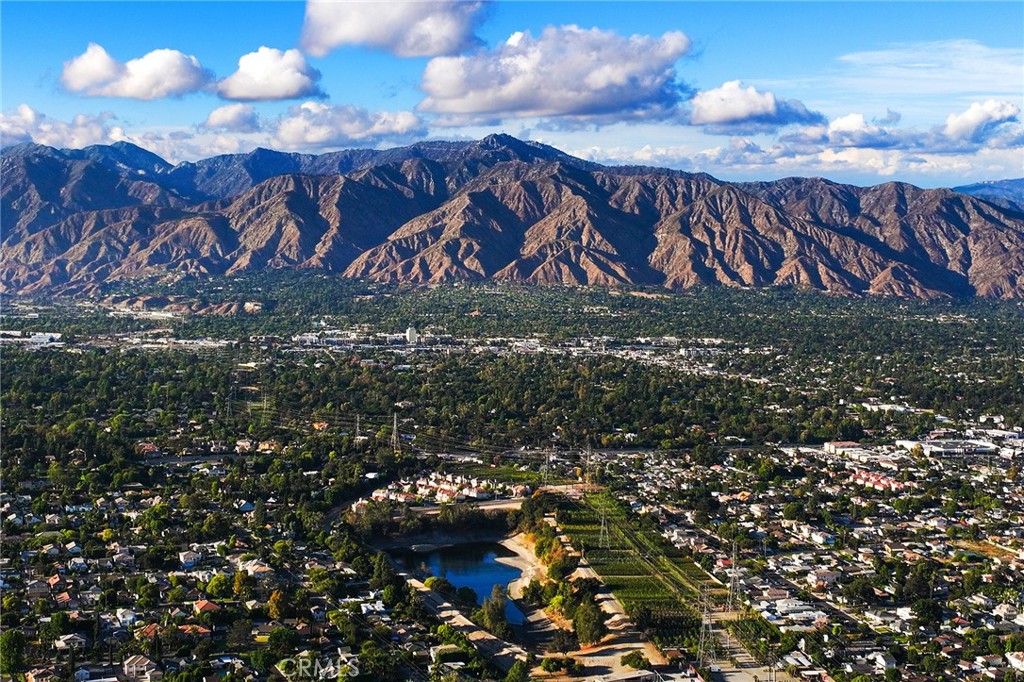 6430 N vista
