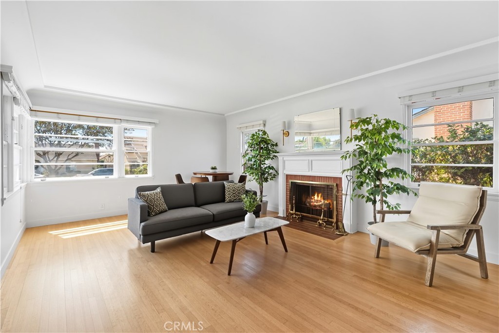 831 E Leslie Drive