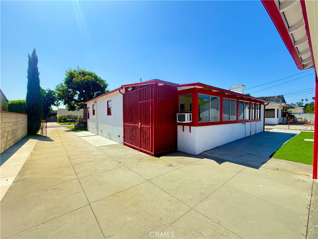 831 E Leslie Drive