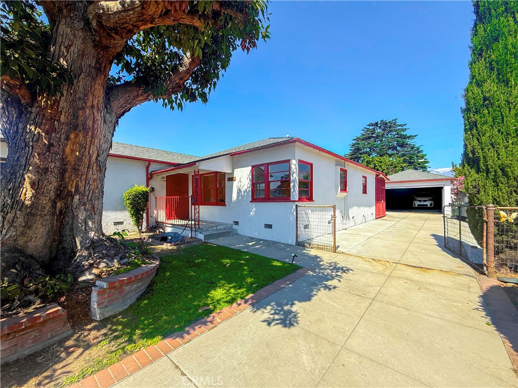 831 E Leslie Drive