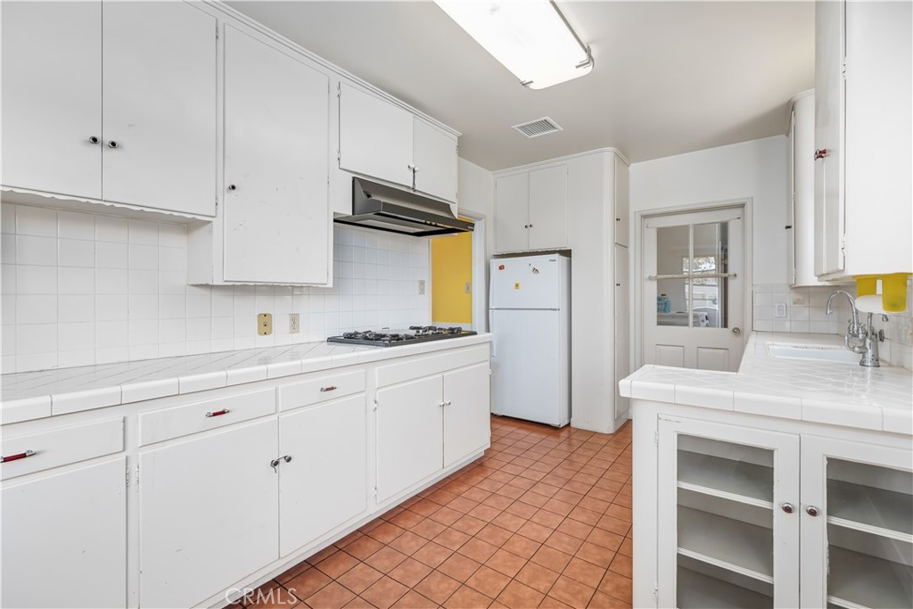831 E Leslie Drive