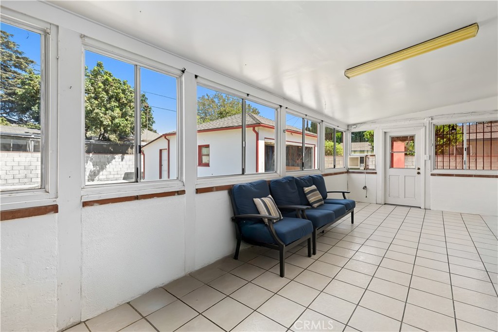 831 E Leslie Drive