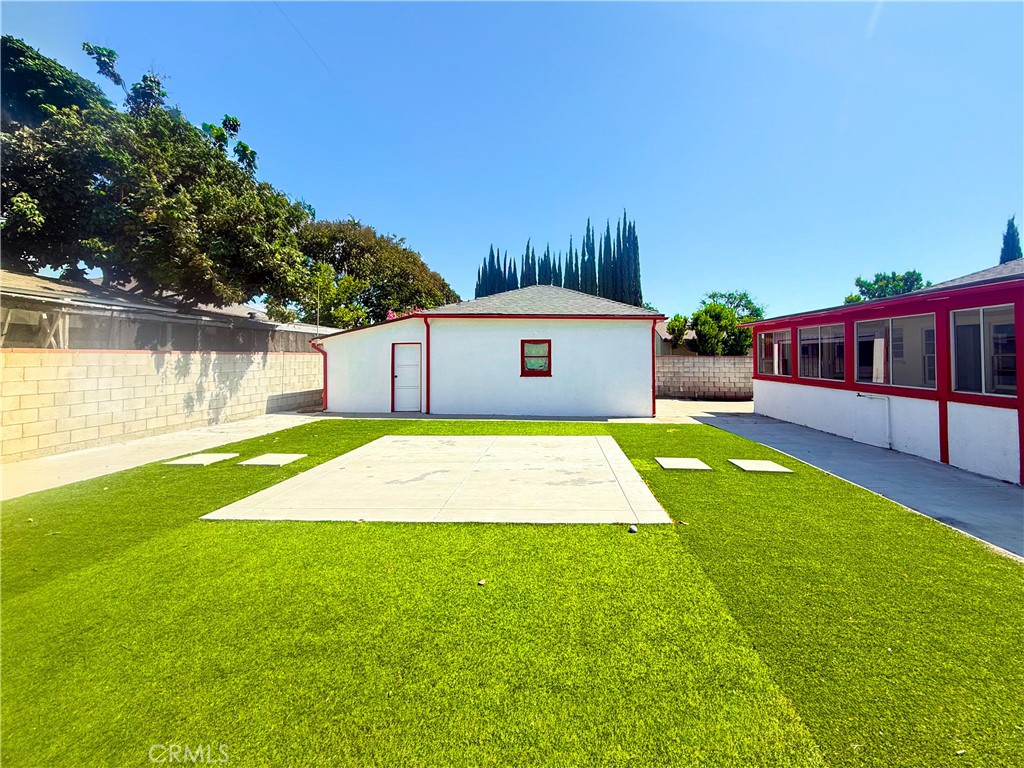 831 E Leslie Drive