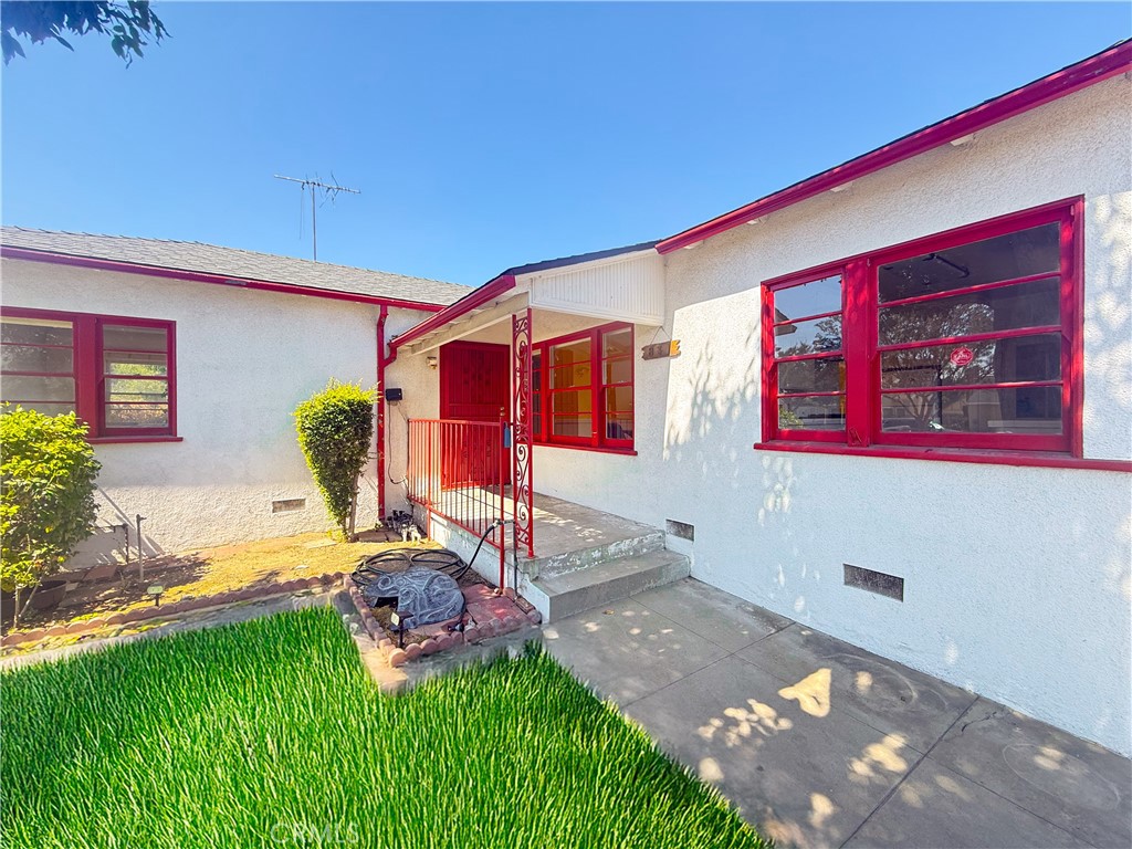 831 E Leslie Drive