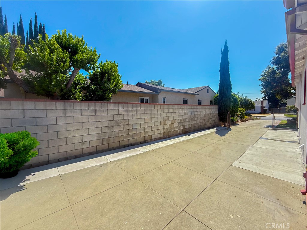 831 E Leslie Drive
