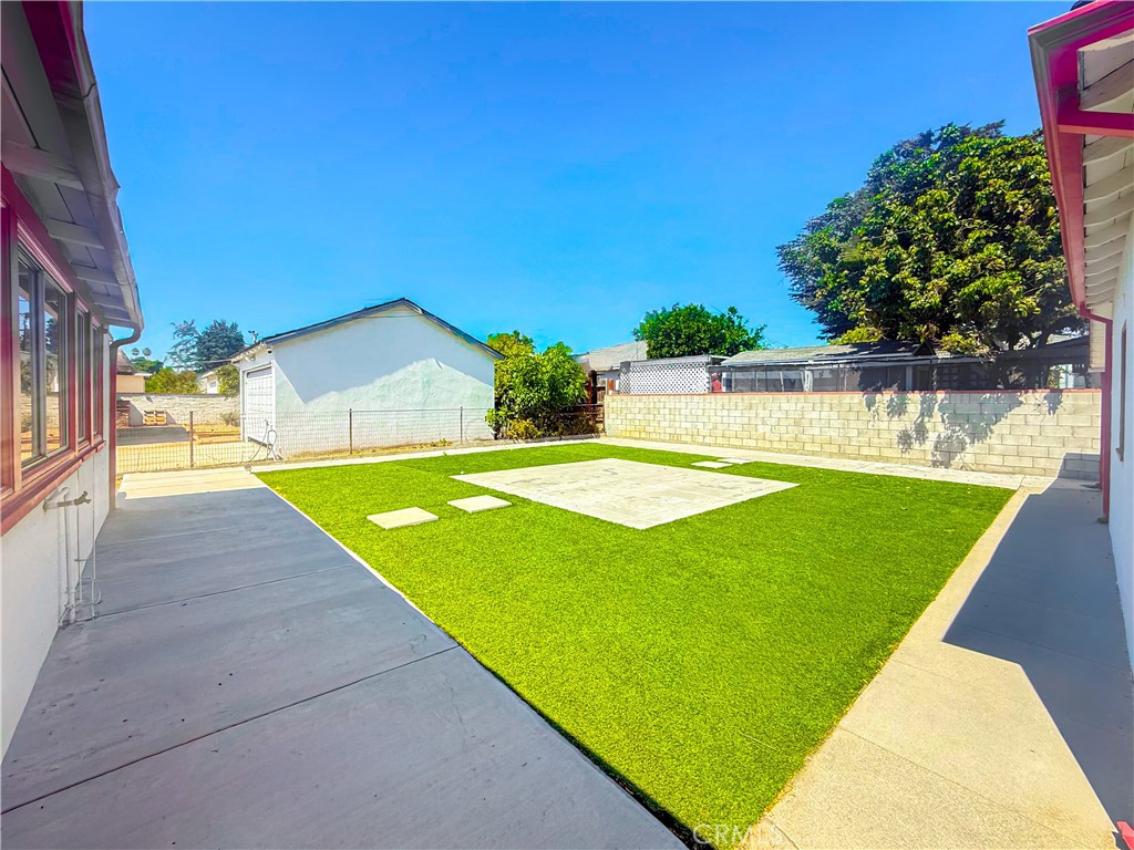 831 E Leslie Drive