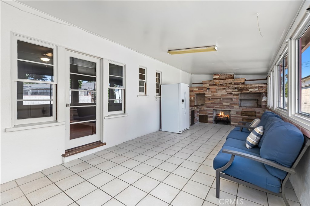 831 E Leslie Drive