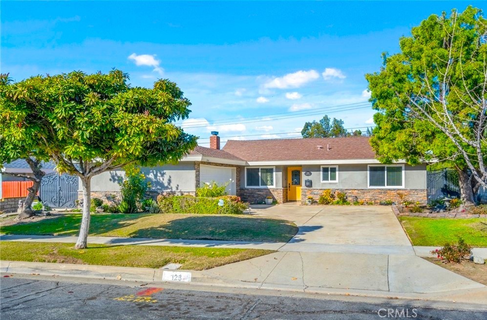 125 W Ronwood Street