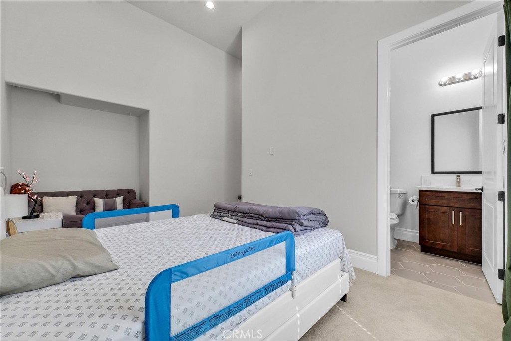 451 Avenida Esplendor