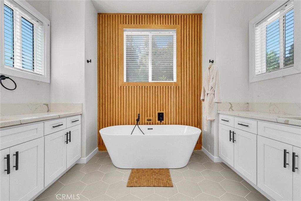 451 Avenida Esplendor