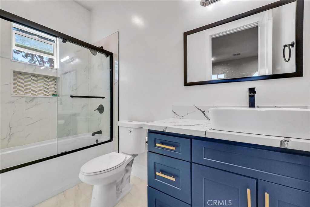 451 Avenida Esplendor