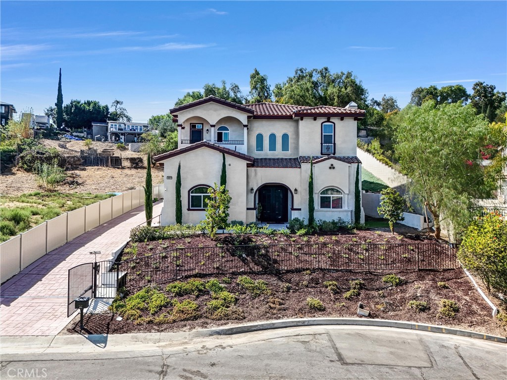 451 Avenida Esplendor