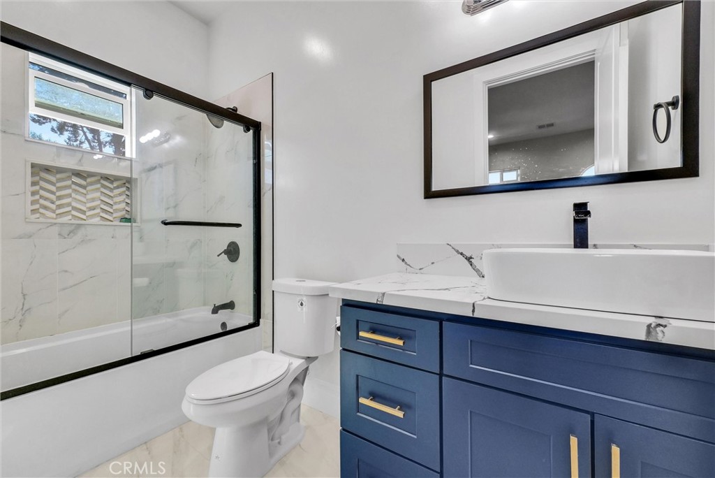 451 Avenida Esplendor