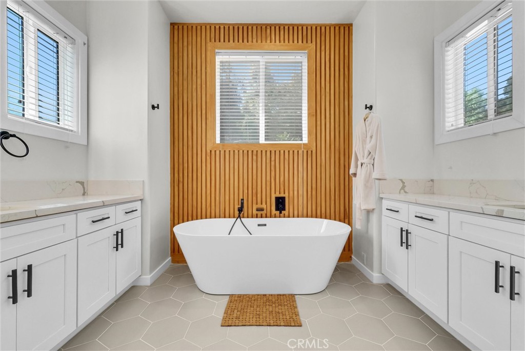 451 Avenida Esplendor