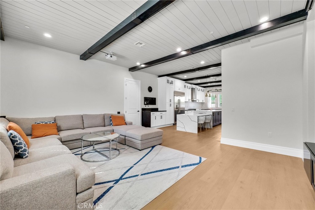 451 Avenida Esplendor