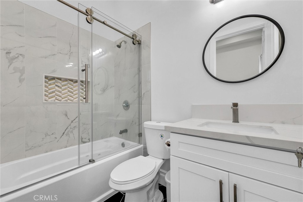 451 Avenida Esplendor