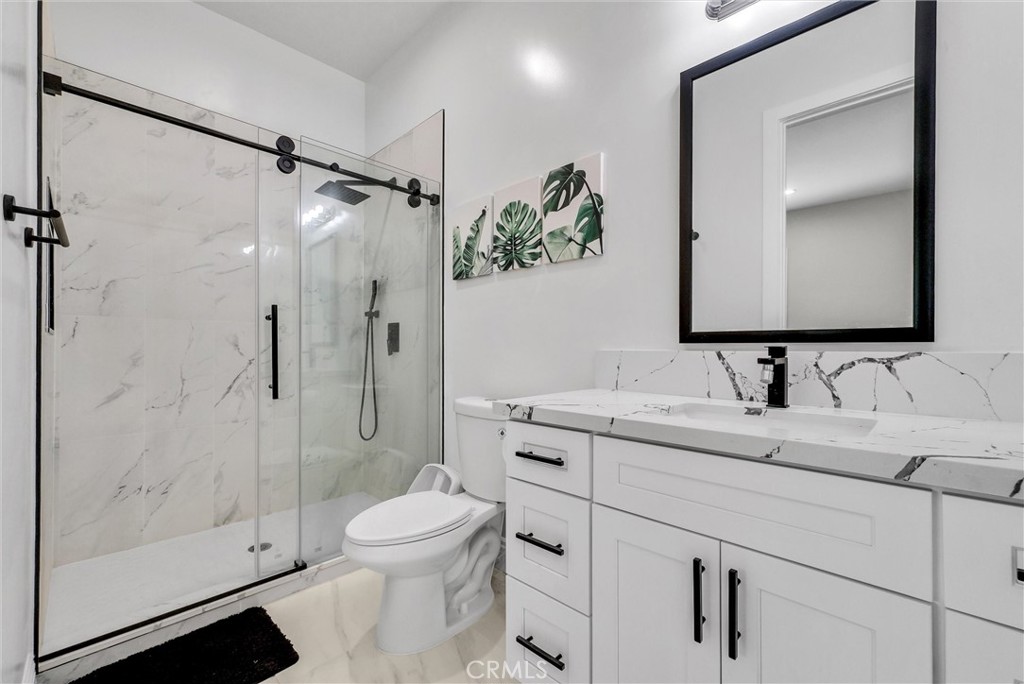 451 Avenida Esplendor