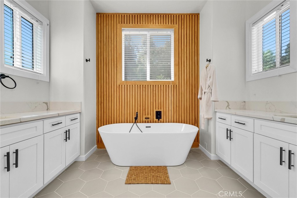 451 Avenida Esplendor