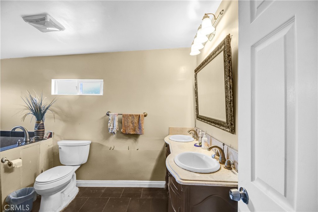 18220 Gallineta Street