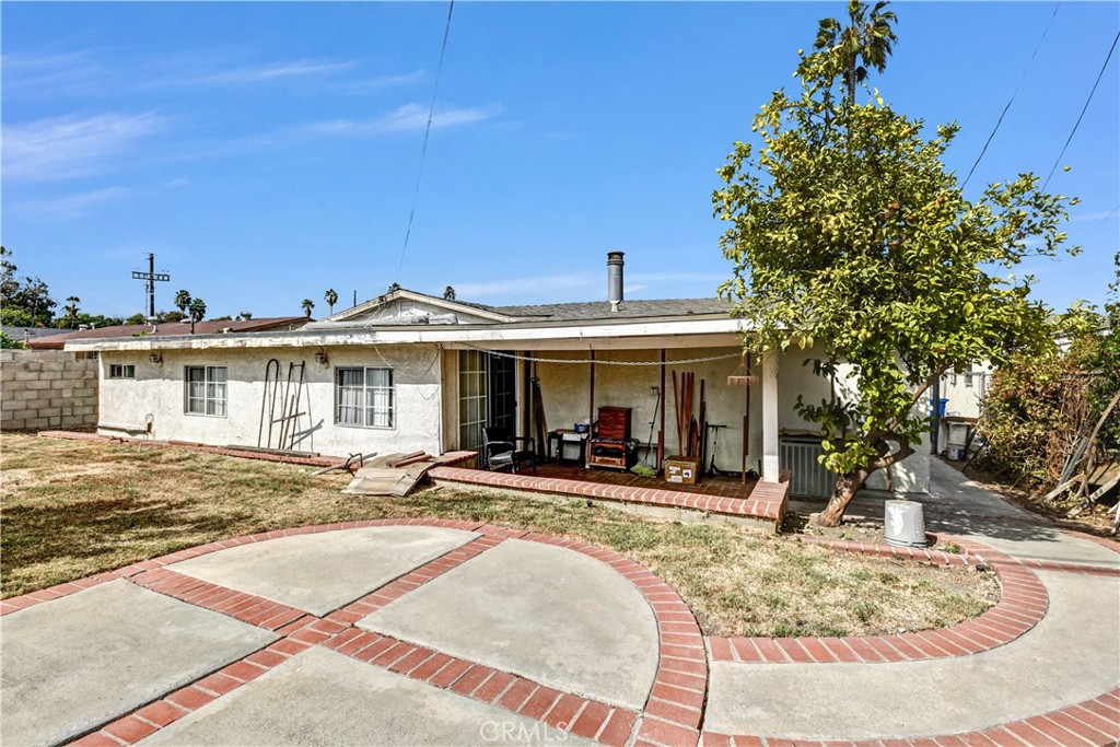 18220 Gallineta Street