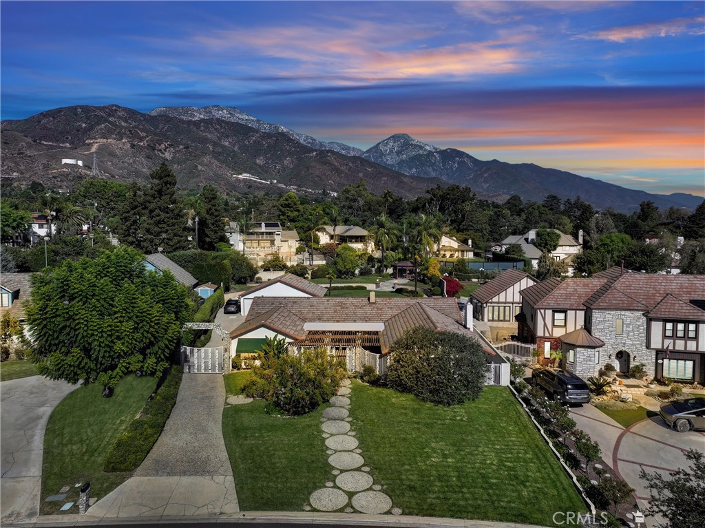 2376 Sunset Curv