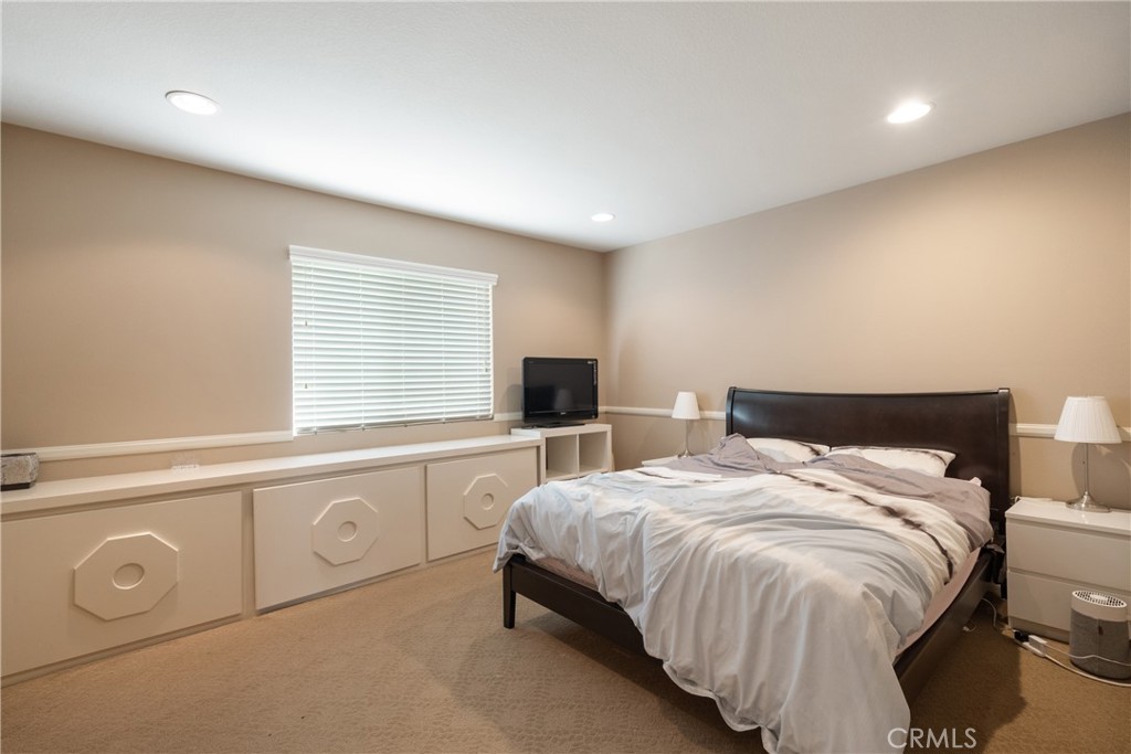 6800 Knightsbridge Court