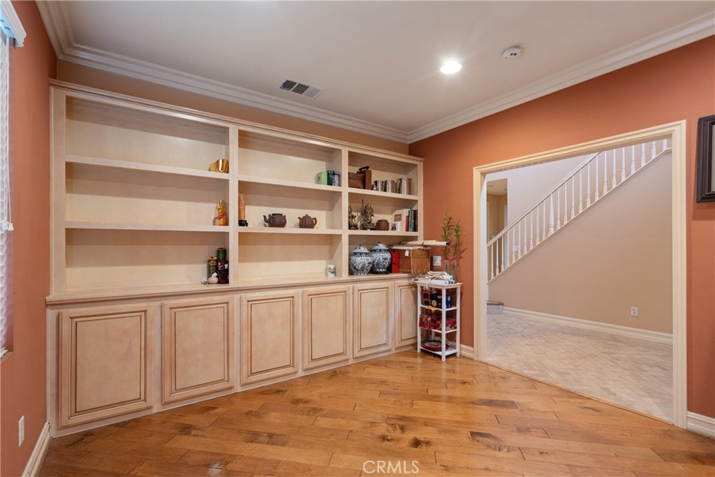 6800 Knightsbridge Court