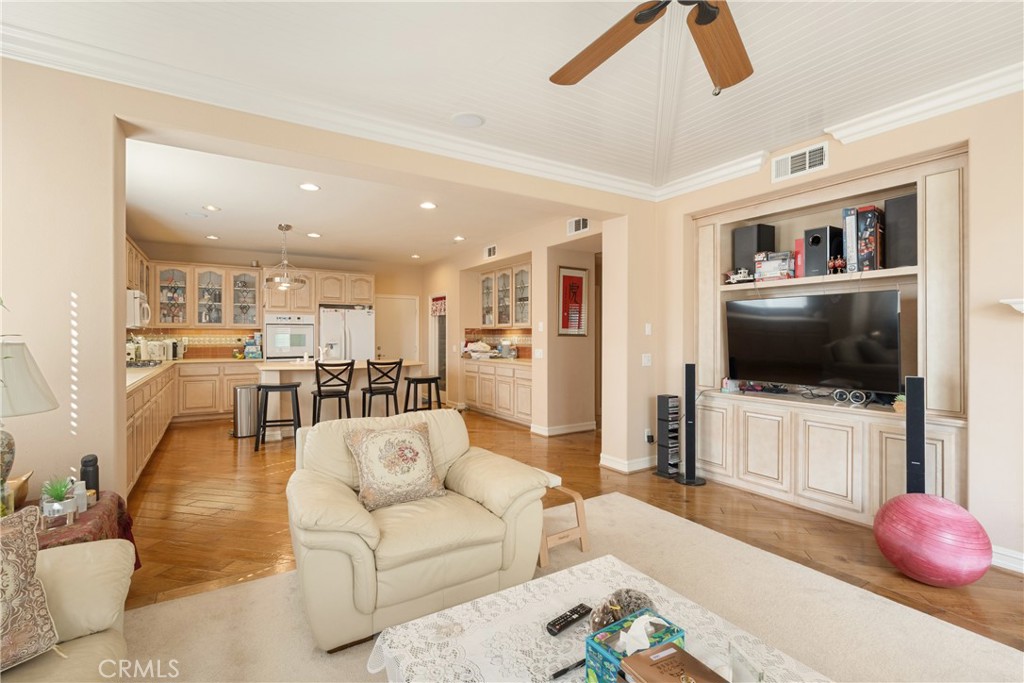 6800 Knightsbridge Court