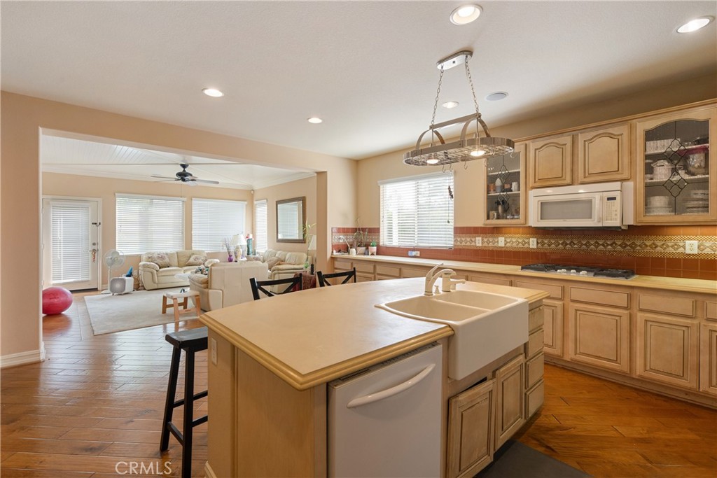 6800 Knightsbridge Court