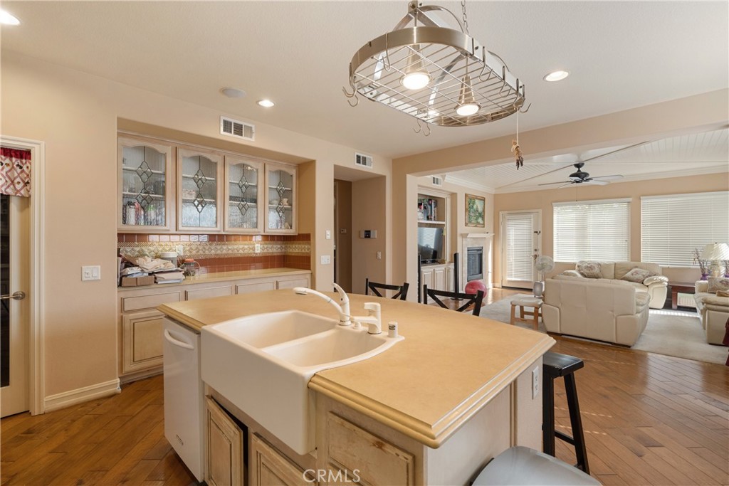 6800 Knightsbridge Court