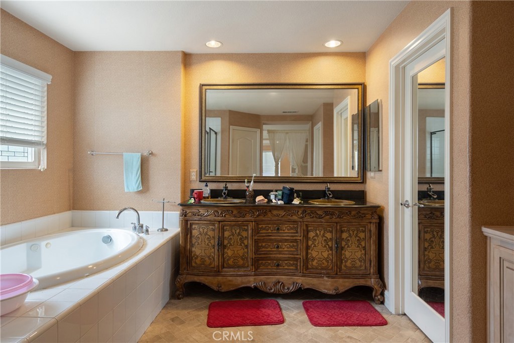 6800 Knightsbridge Court