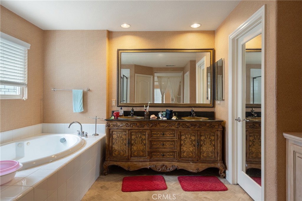 6800 Knightsbridge Court