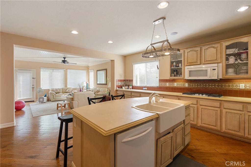 6800 Knightsbridge Court