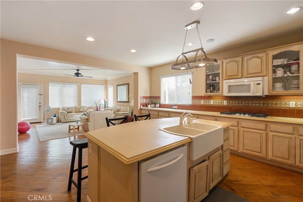 6800 Knightsbridge Court