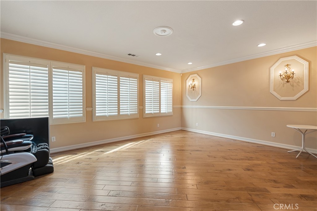 6800 Knightsbridge Court